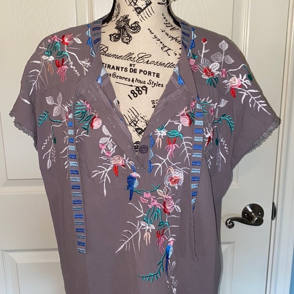 Adorable cool, flowy, gauzy summer grey blouse with colorful embroidery. - Picture 6 of 8